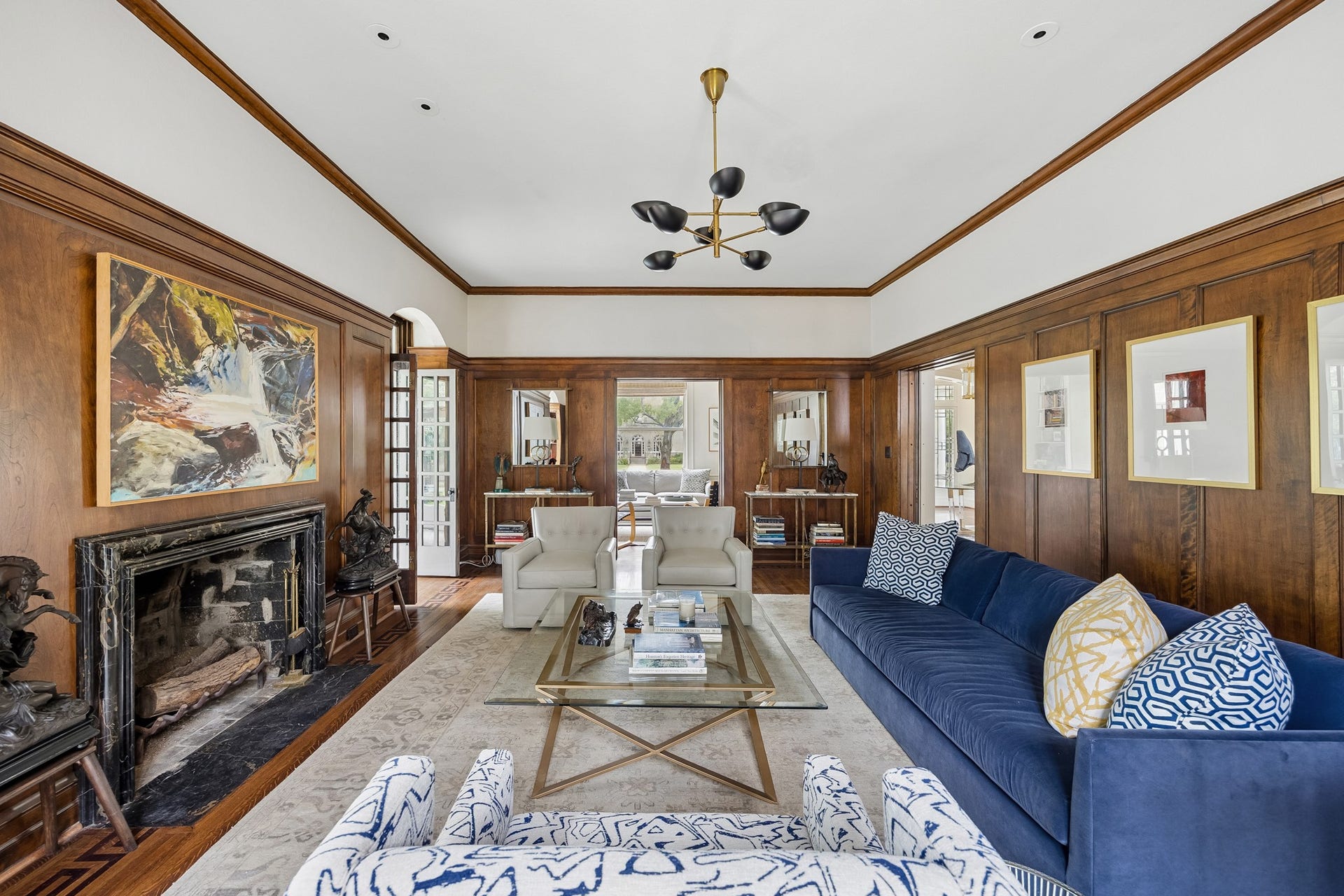 8 Courtlandt Place, Houston, TX 77006 A lovely perspective showcasing the natural flow between the family room, adjoining den and sunroom through classic French doors.