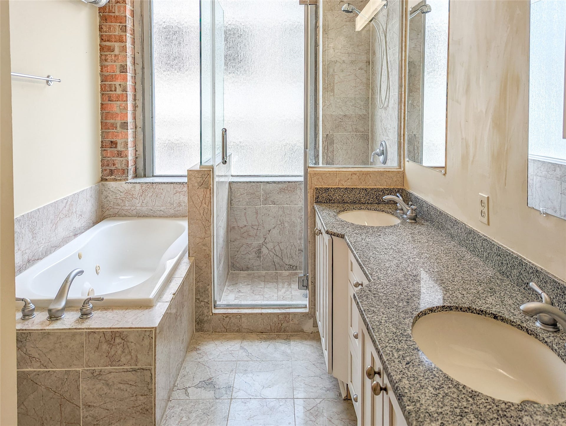 711 Main St Street, #905, Houston, TX 77002 Dual vanity sinks. Separate walk-in glass shower and bathtub. Shower has been remodeled in 2026 but is not reflected in photos due to current occupancy.