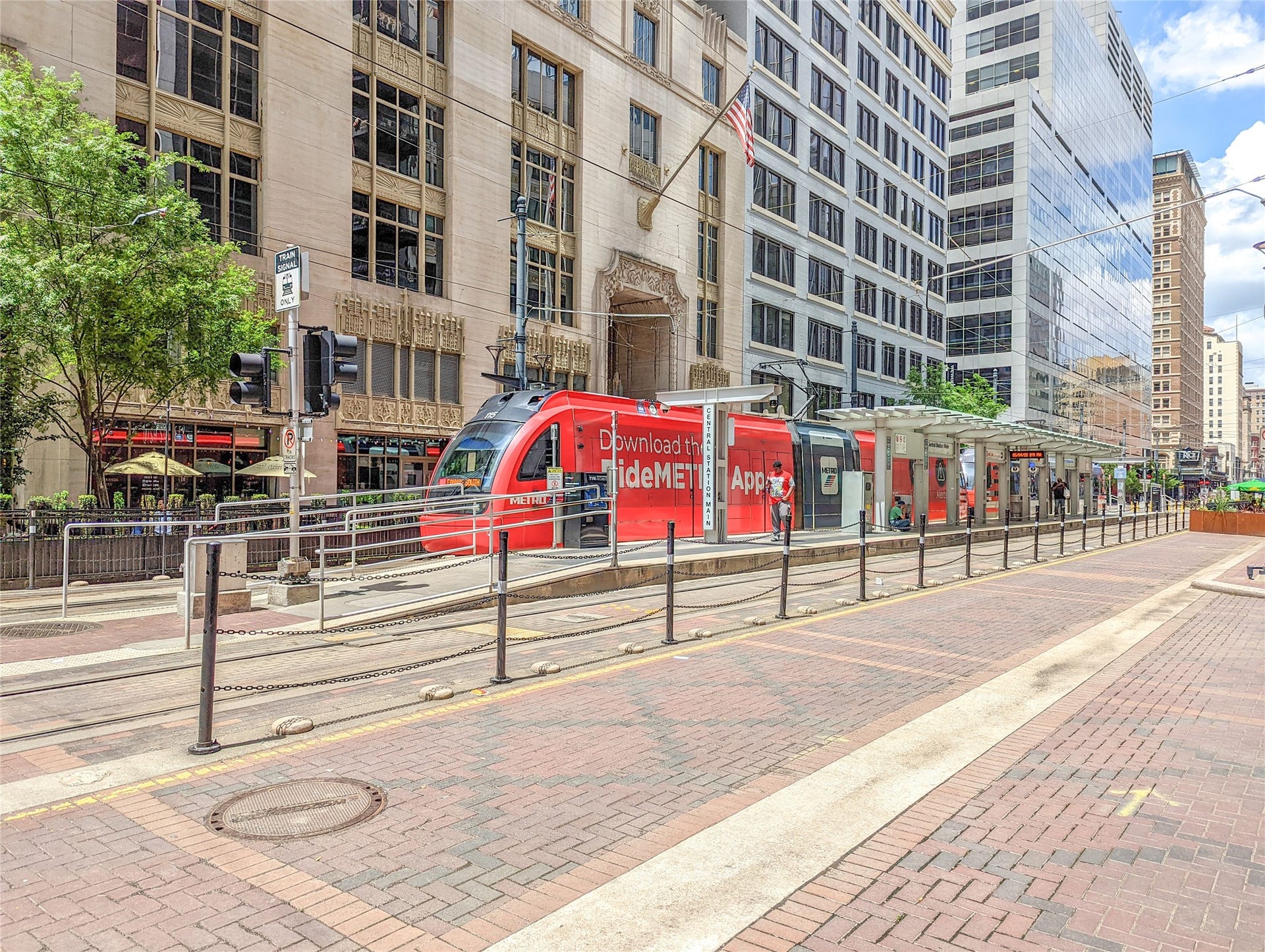 711 Main St Street, #905, Houston, TX 77002 MetroRail along Fannin St