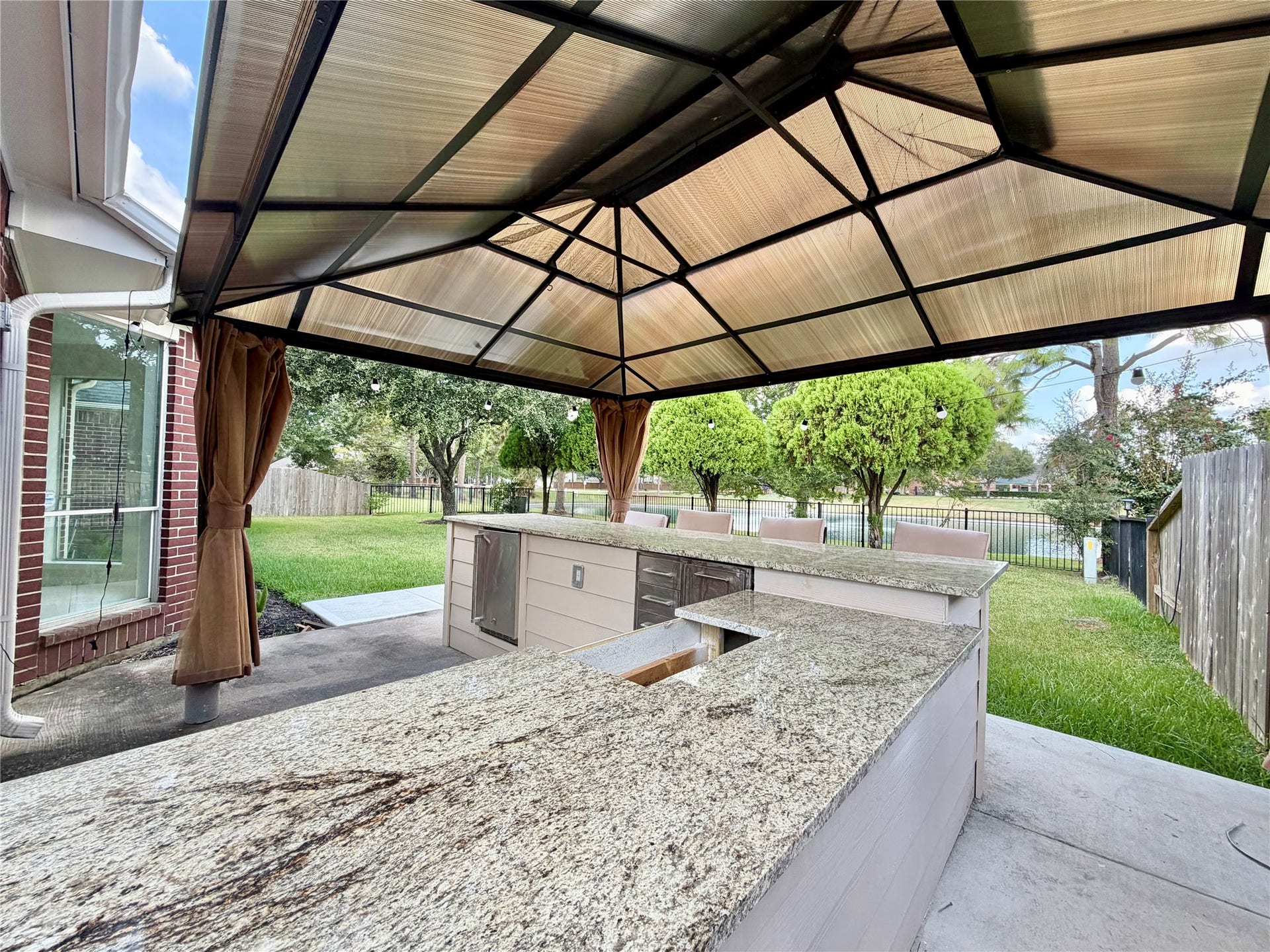 11210 Hundred Bridge Lane, Sugar Land, TX 77498 Note: new outdoor grill top was installed after photo was taken