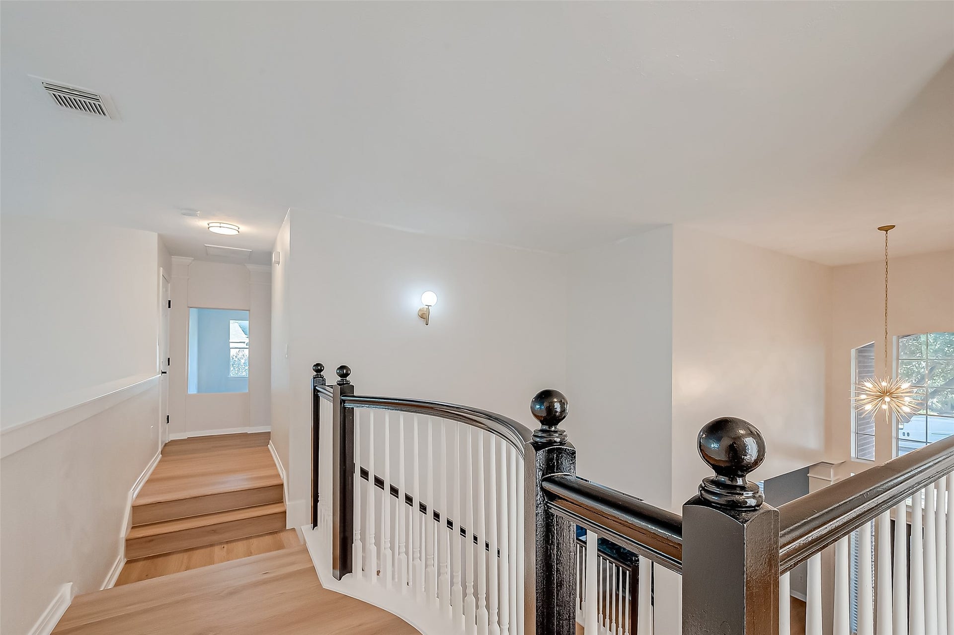 11210 Hundred Bridge Lane, Sugar Land, TX 77498 lets head upstairs