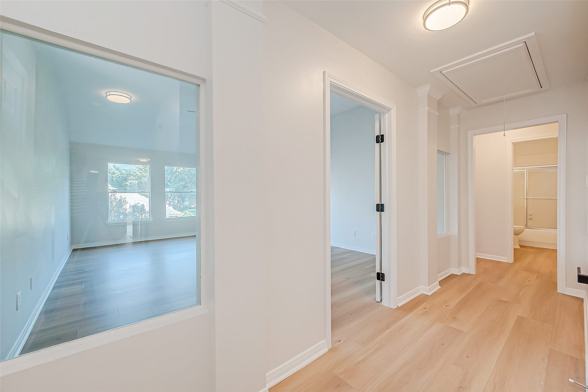 11210 Hundred Bridge Lane, Sugar Land, TX 77498 large versatile room with glass windows and WIC