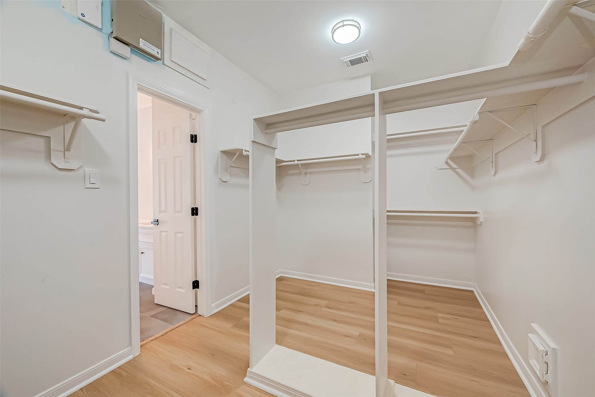11210 Hundred Bridge Lane, Sugar Land, TX 77498 primary closet