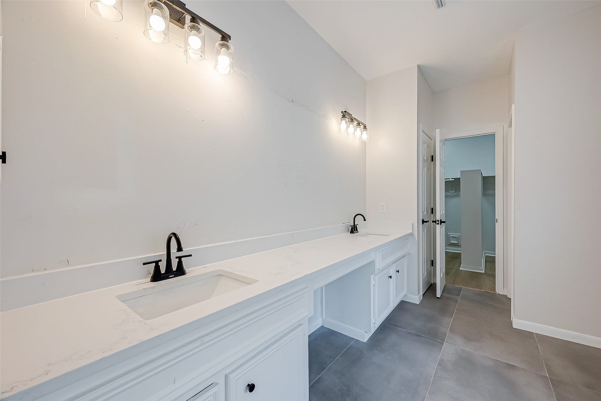 11210 Hundred Bridge Lane, Sugar Land, TX 77498 Primary bathroom, mirrors have been installed after photo is taken