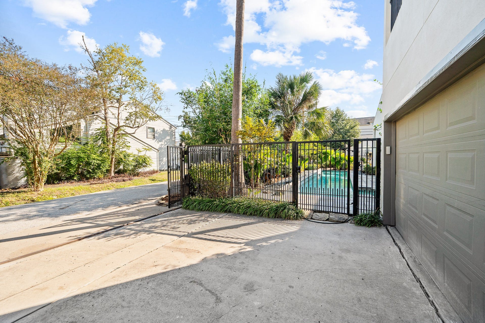 235 Malone Street, Houston, TX 77007 235 Malone Street, Houston, TX 77007