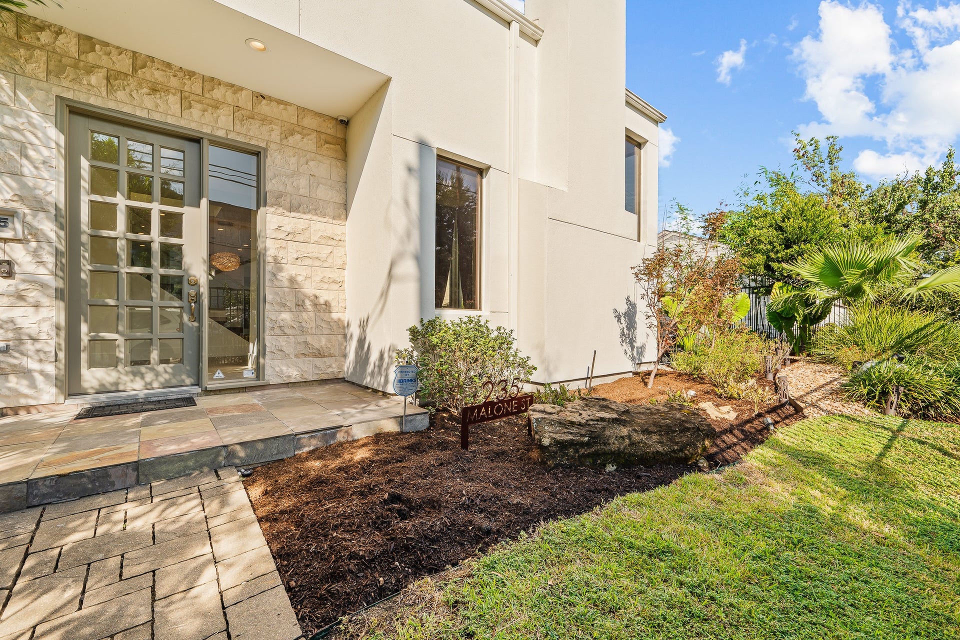 235 Malone Street, Houston, TX 77007 235 Malone Street, Houston, TX 77007