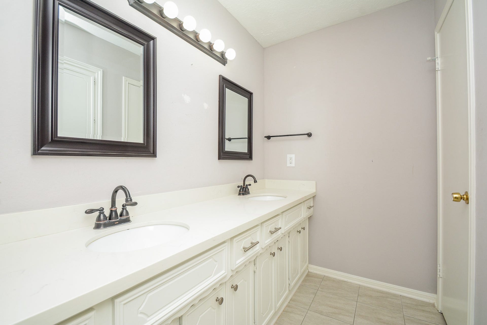 11610 Cypresswood Drive, Houston, TX 77070 11610 Cypresswood Drive, Houston, TX 77070