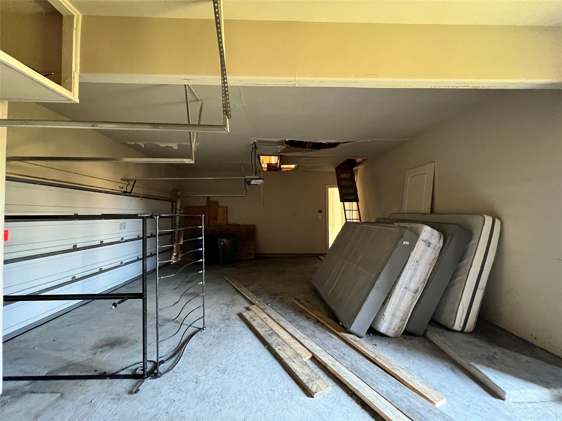 715 Marbrook Saddle Lane, League City, TX 77573 Garage