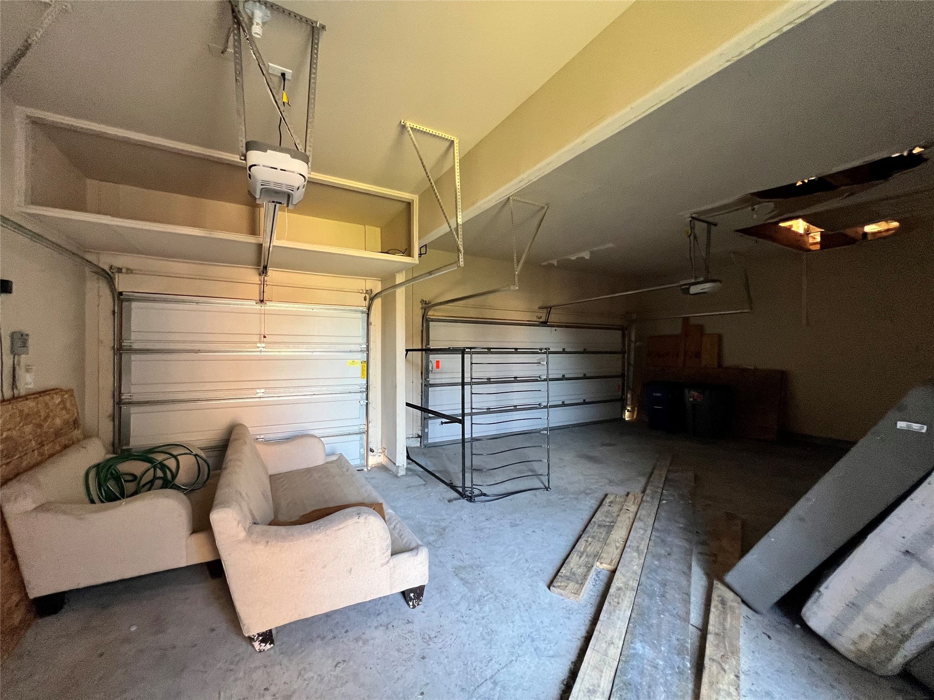 715 Marbrook Saddle Lane, League City, TX 77573 3 car garage