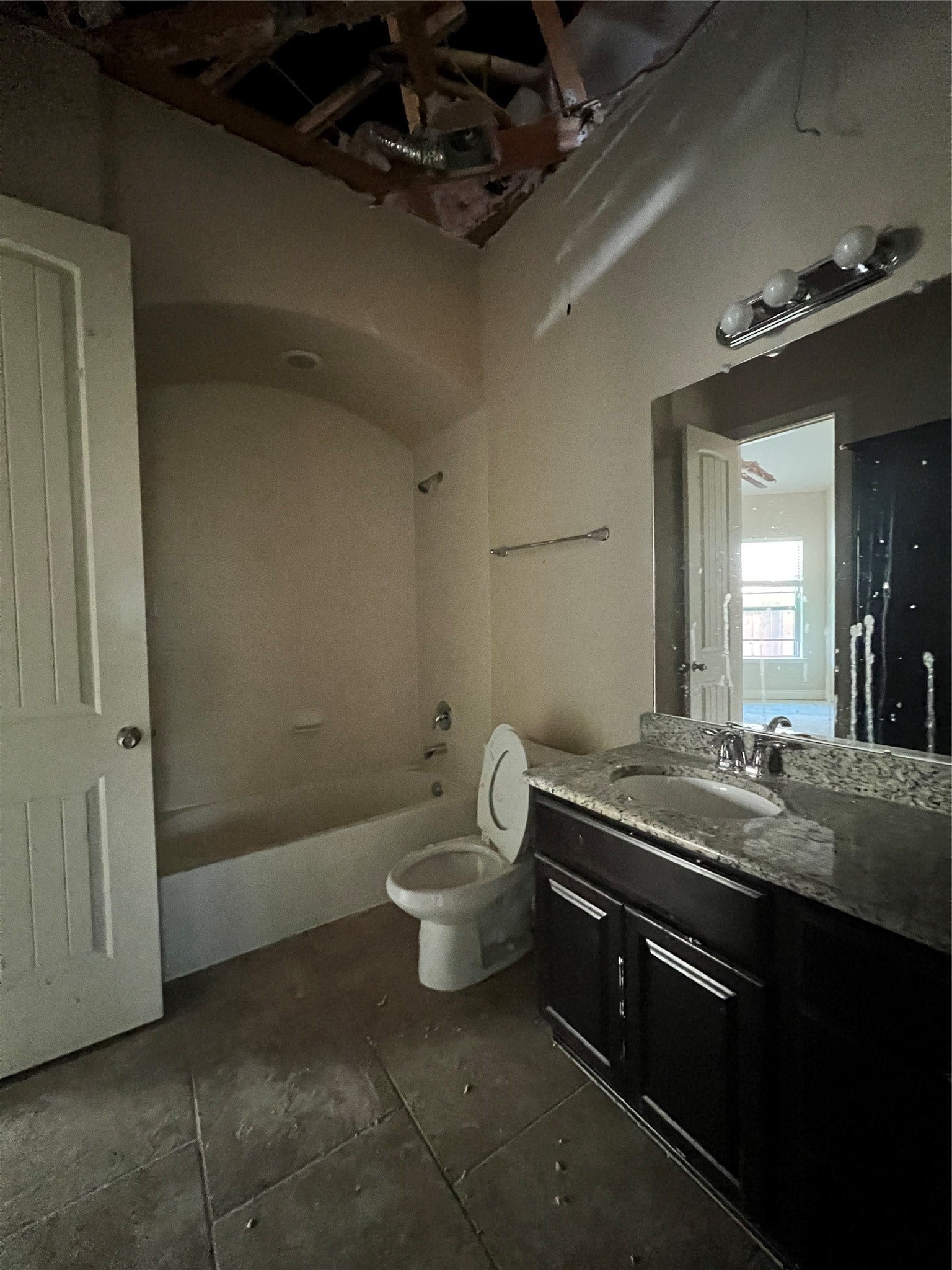 715 Marbrook Saddle Lane, League City, TX 77573 2nd bathroom