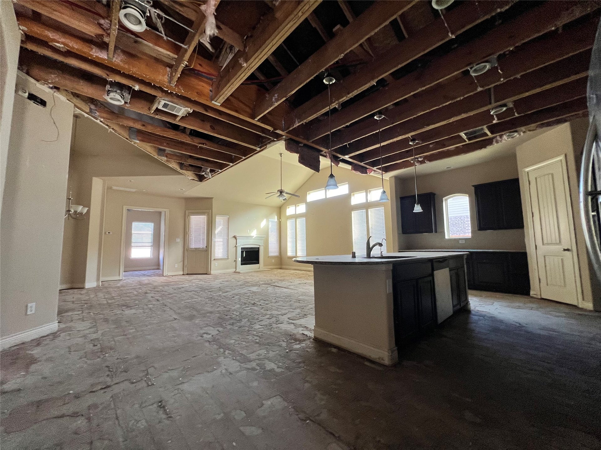 715 Marbrook Saddle Lane, League City, TX 77573 Kitchen family living area