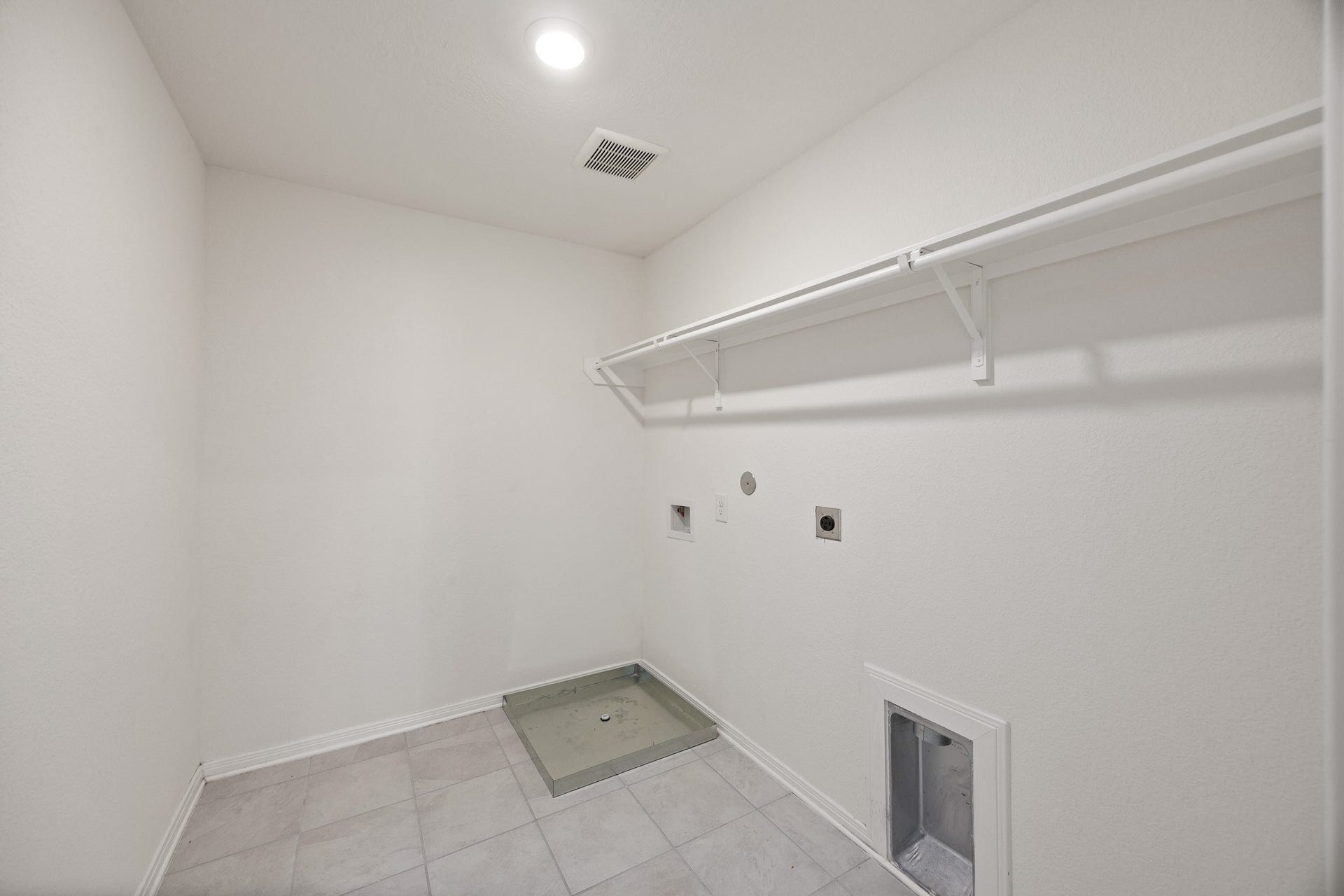 25619 Cartington Lane, Katy, TX 77493 Second floor Laundry
