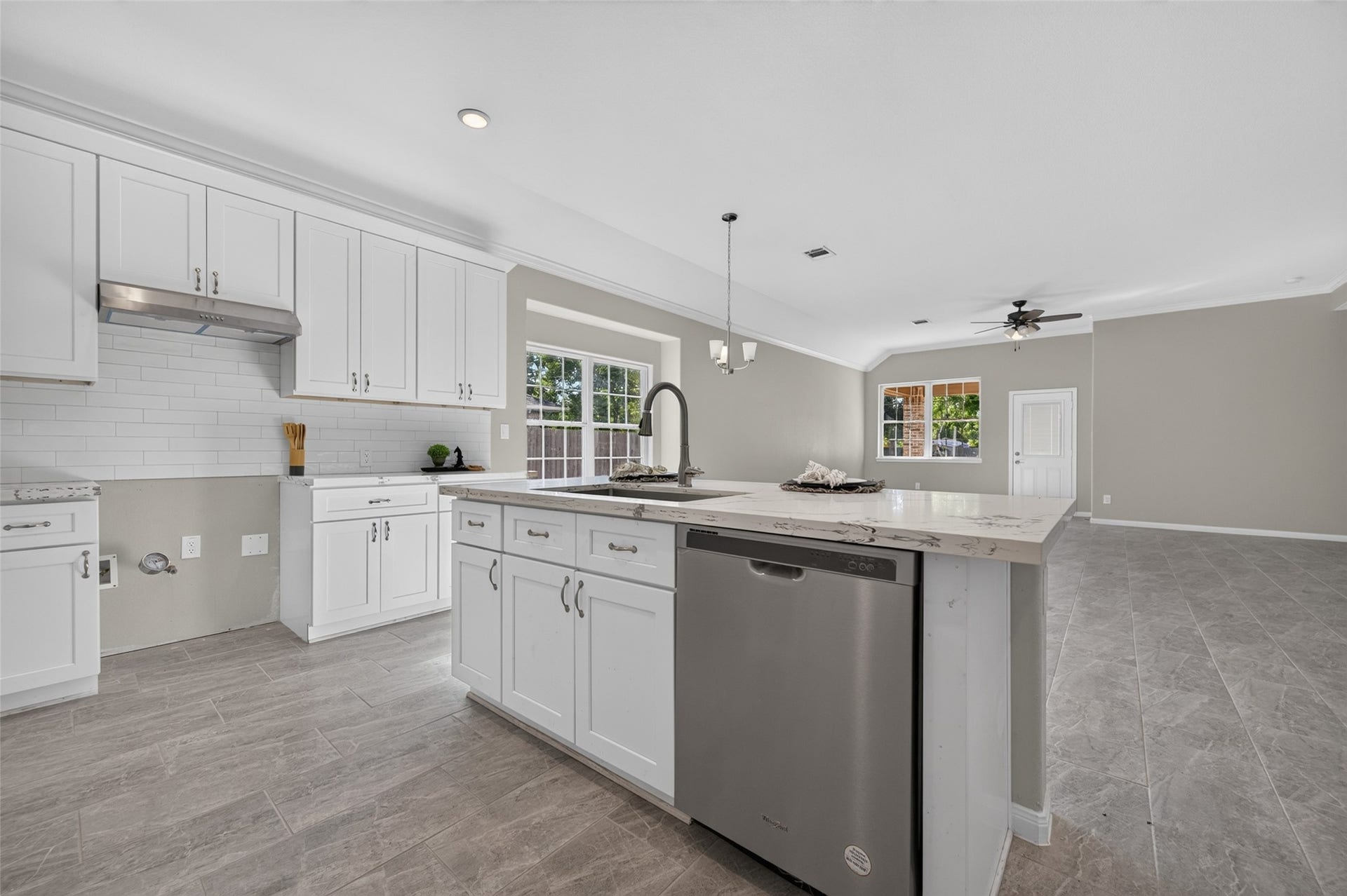 710 Hackberry Street, La Marque, TX 77568 710 Hackberry Street, La Marque, TX 77568