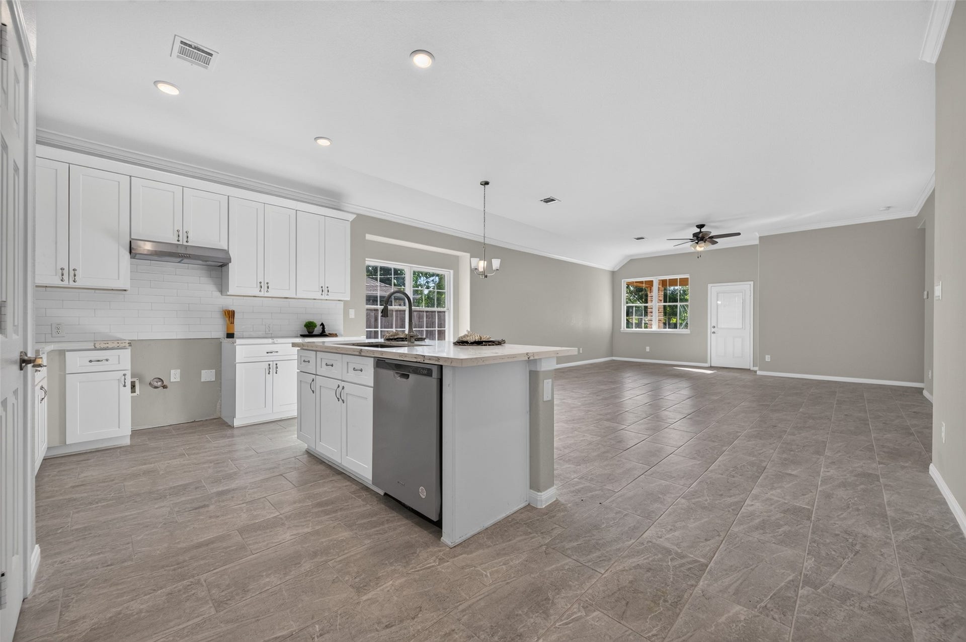 710 Hackberry Street, La Marque, TX 77568 710 Hackberry Street, La Marque, TX 77568