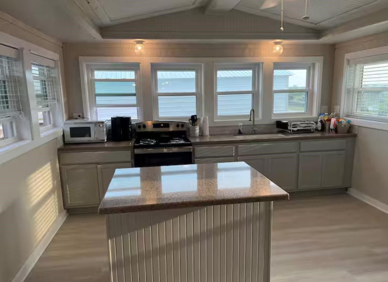 1522 County Road 441A, Brazoria, TX 77422 Fully remodeled Kitchen.