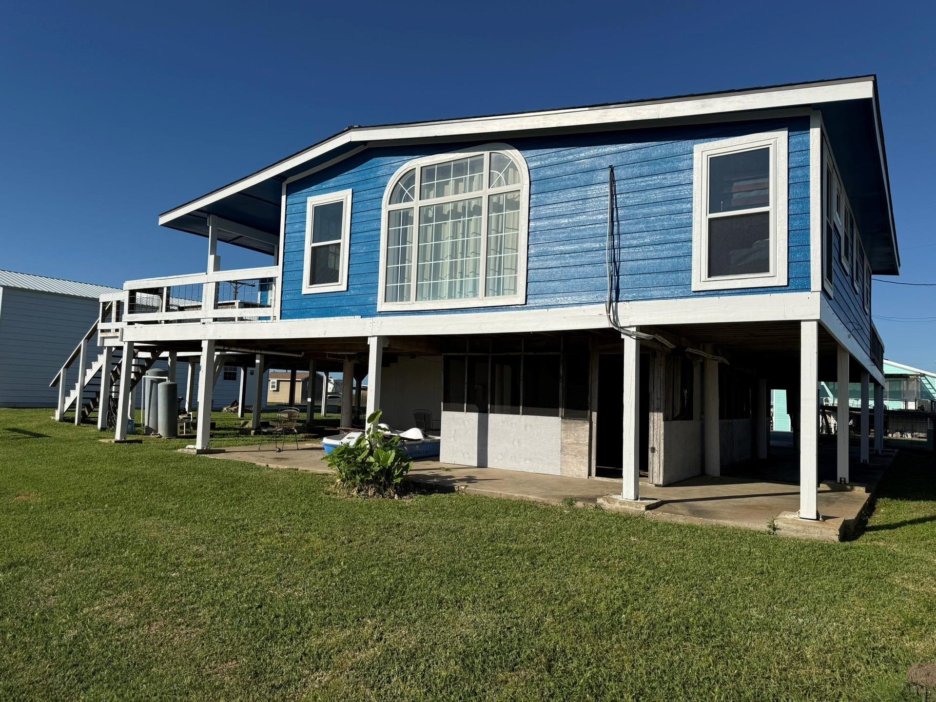 1522 County Road 441A, Brazoria, TX 77422 Freshly painted!