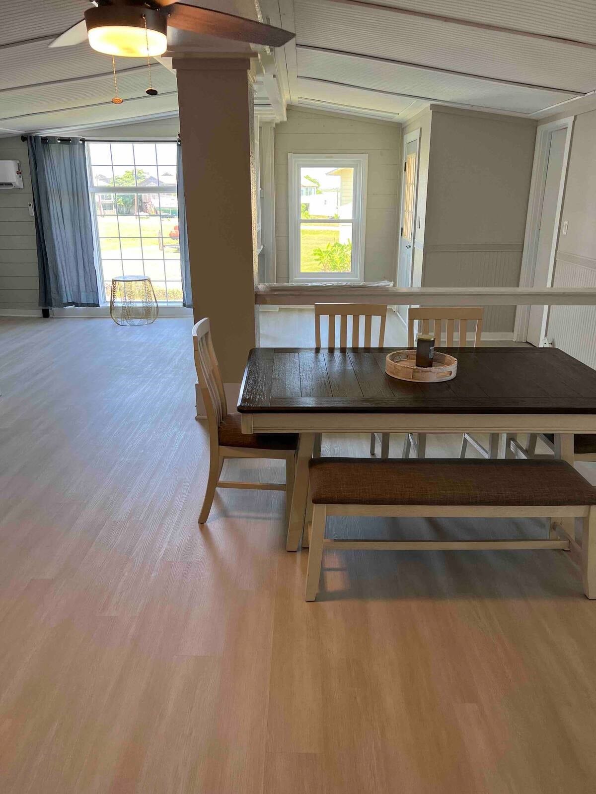 1522 County Road 441A, Brazoria, TX 77422 Dining area overlooking family room