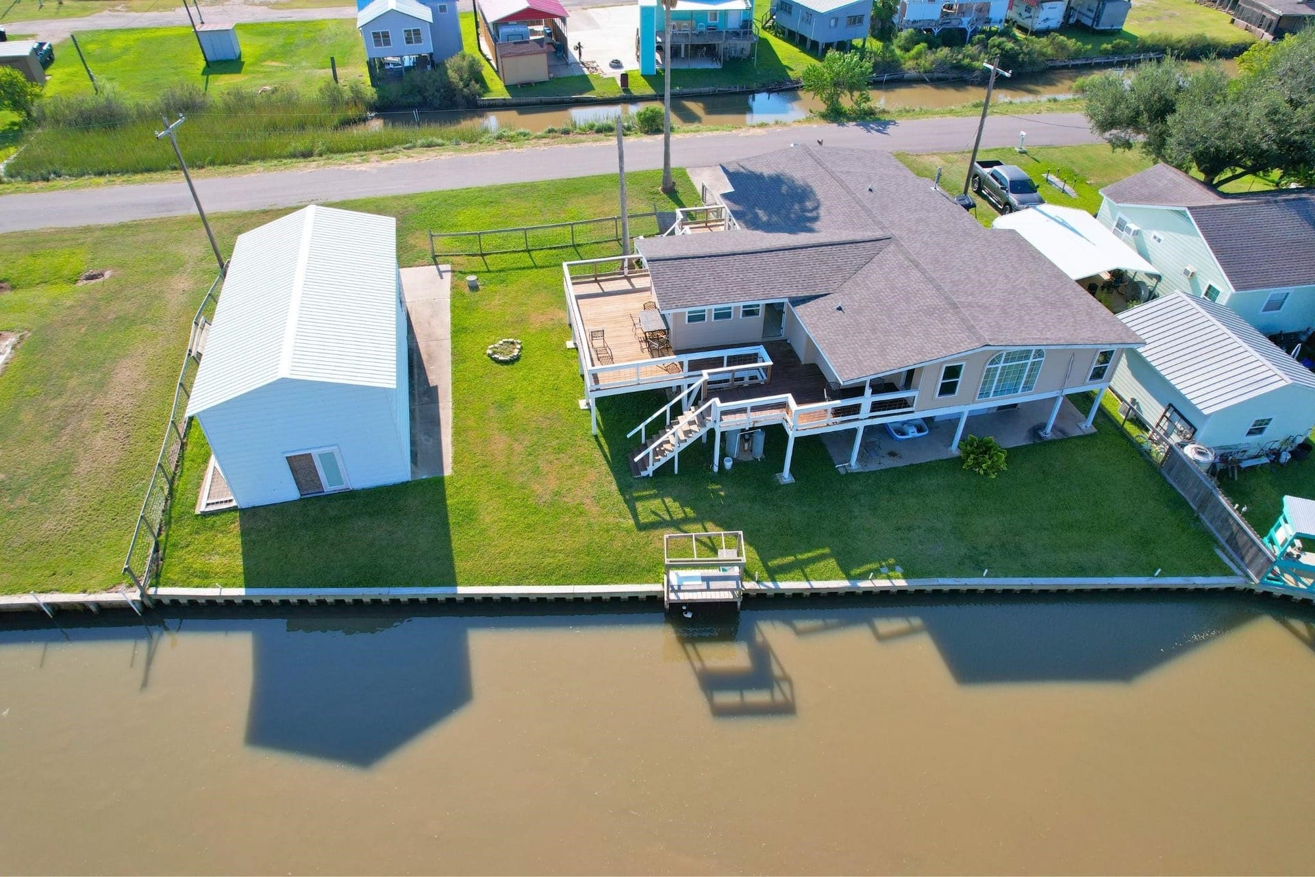 1522 County Road 441A, Brazoria, TX 77422 Home is now Blue. Includes a boat storage and an updated bulkhead.