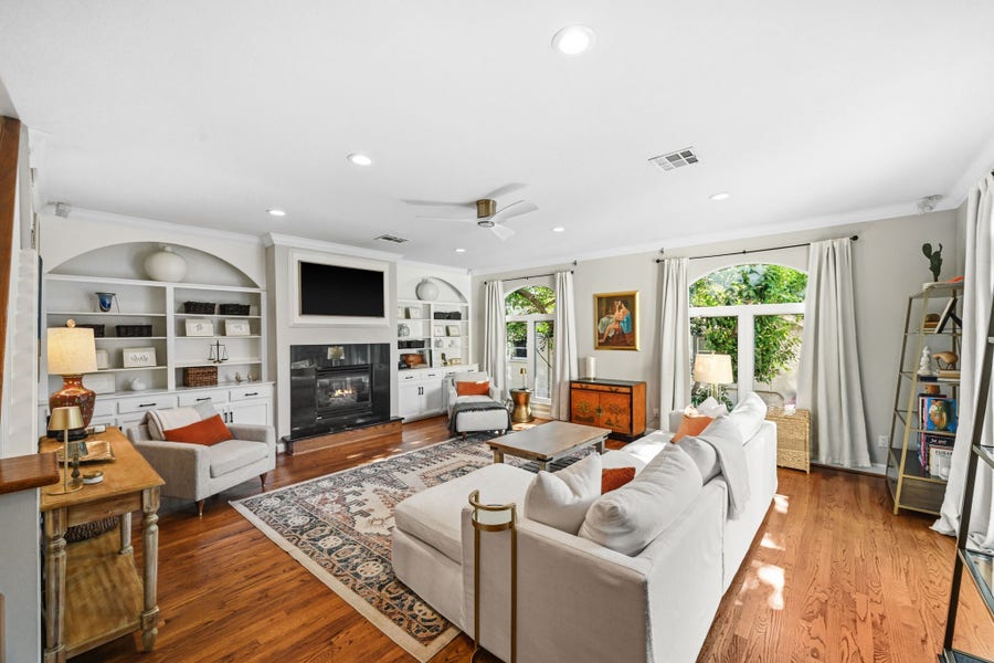 Property photo for 404 W Saulnier Street, Houston, TX