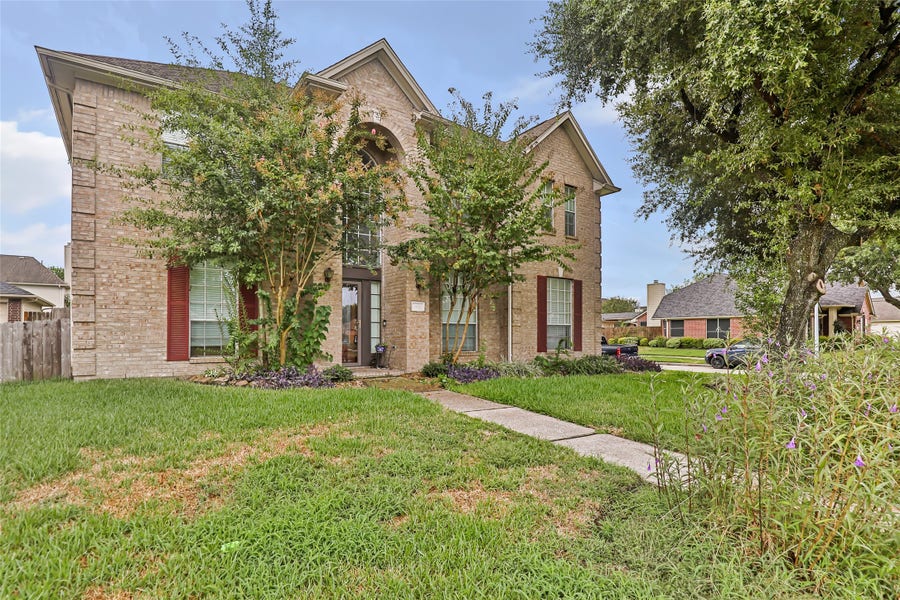 Property photo for 1831 Country Club Cove Drive, Baytown, TX