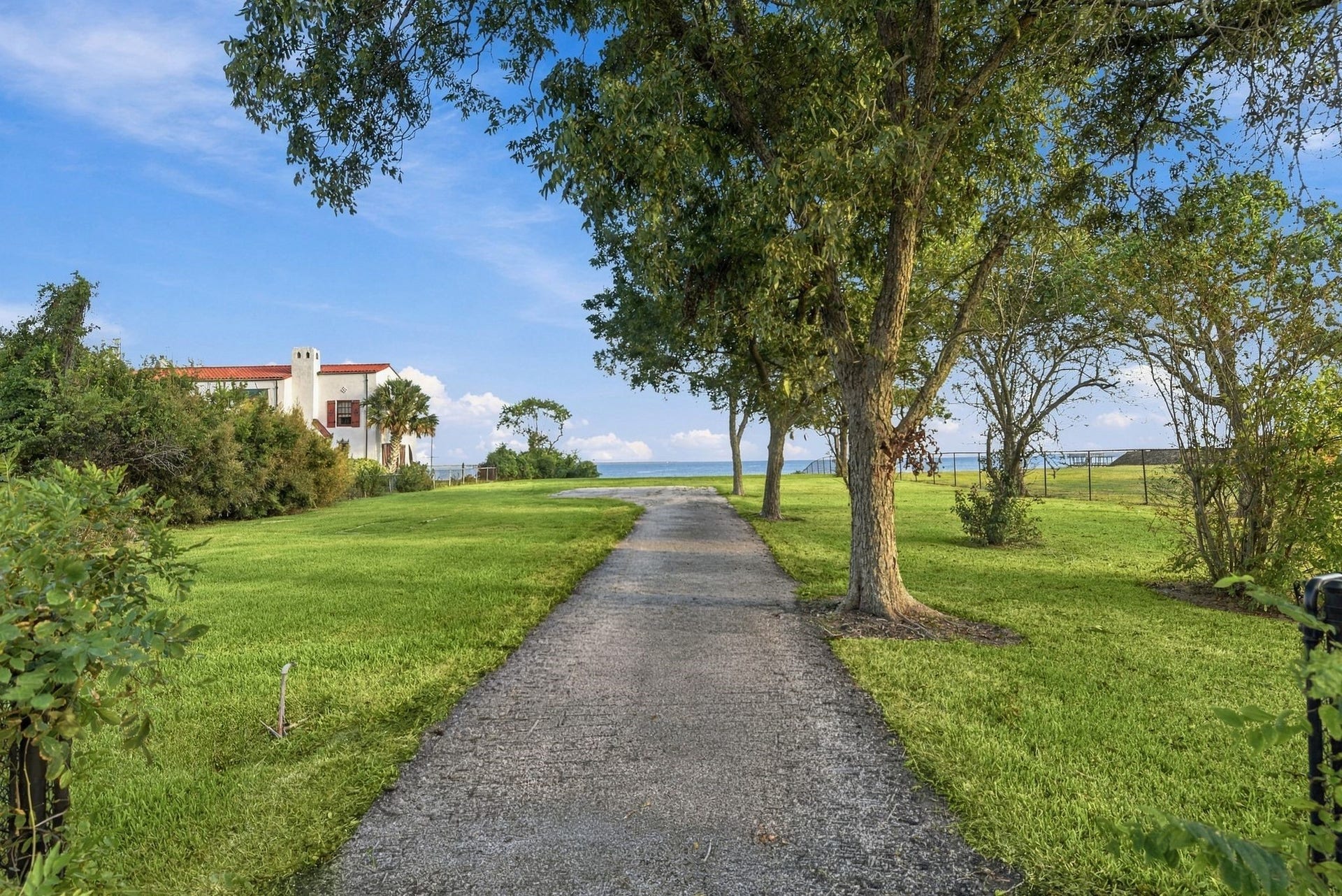 503 Bayridge Road, La Porte, TX 77571 503 Bayridge Road, La Porte, TX 77571