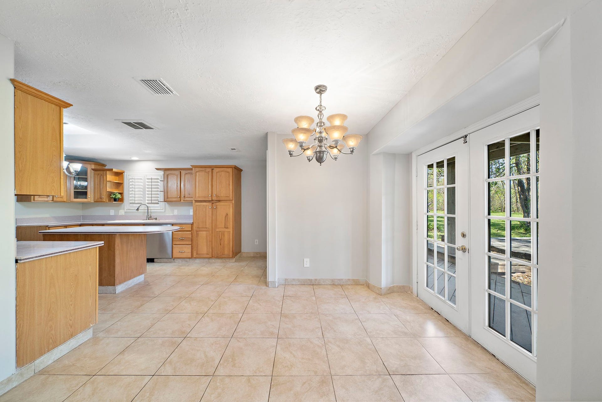 7710 Antoine Drive, Houston, TX 77088 Breakfast room
