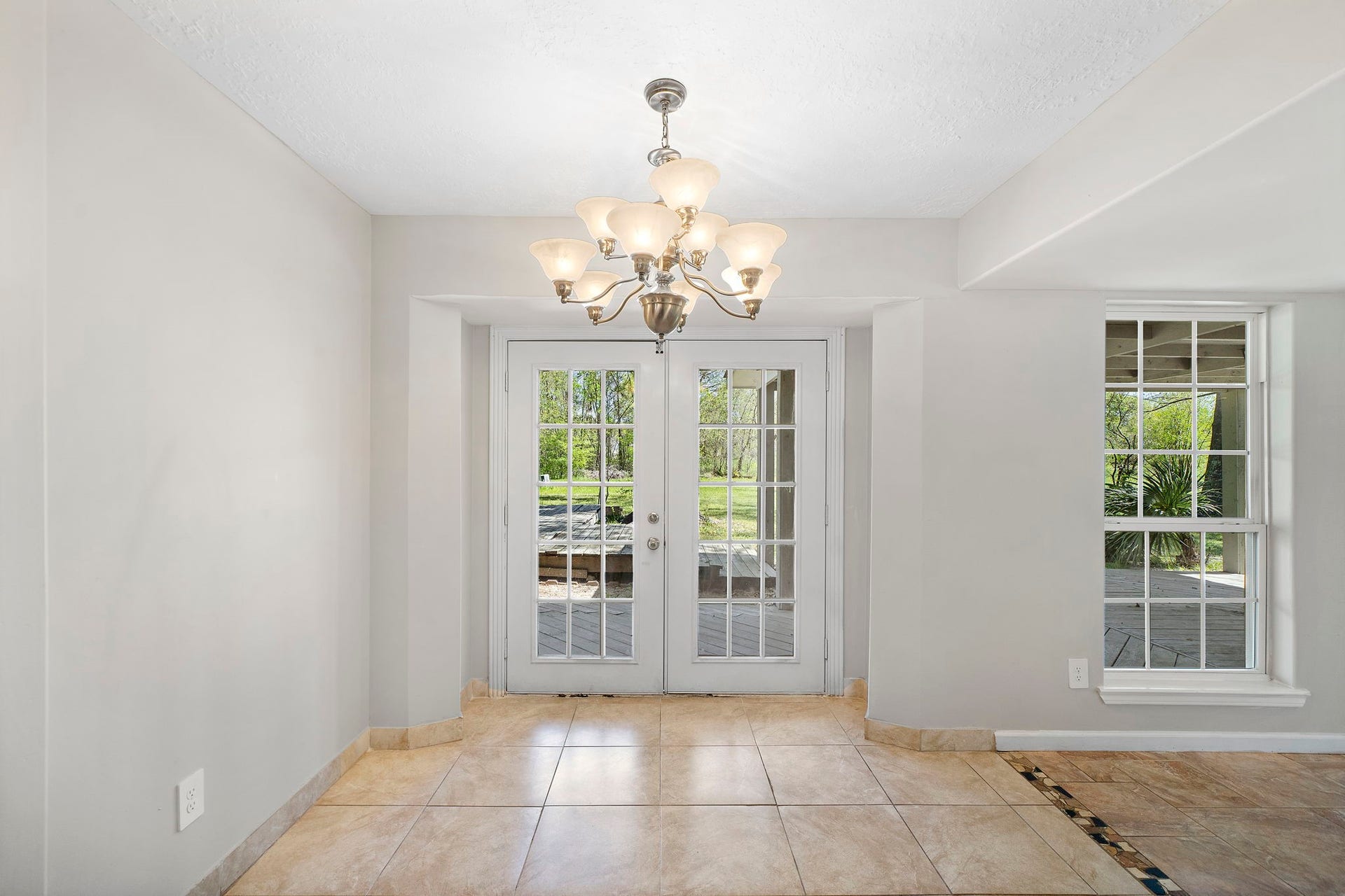 7710 Antoine Drive, Houston, TX 77088 Breakfast room with a gorgeous view from your breakfast table