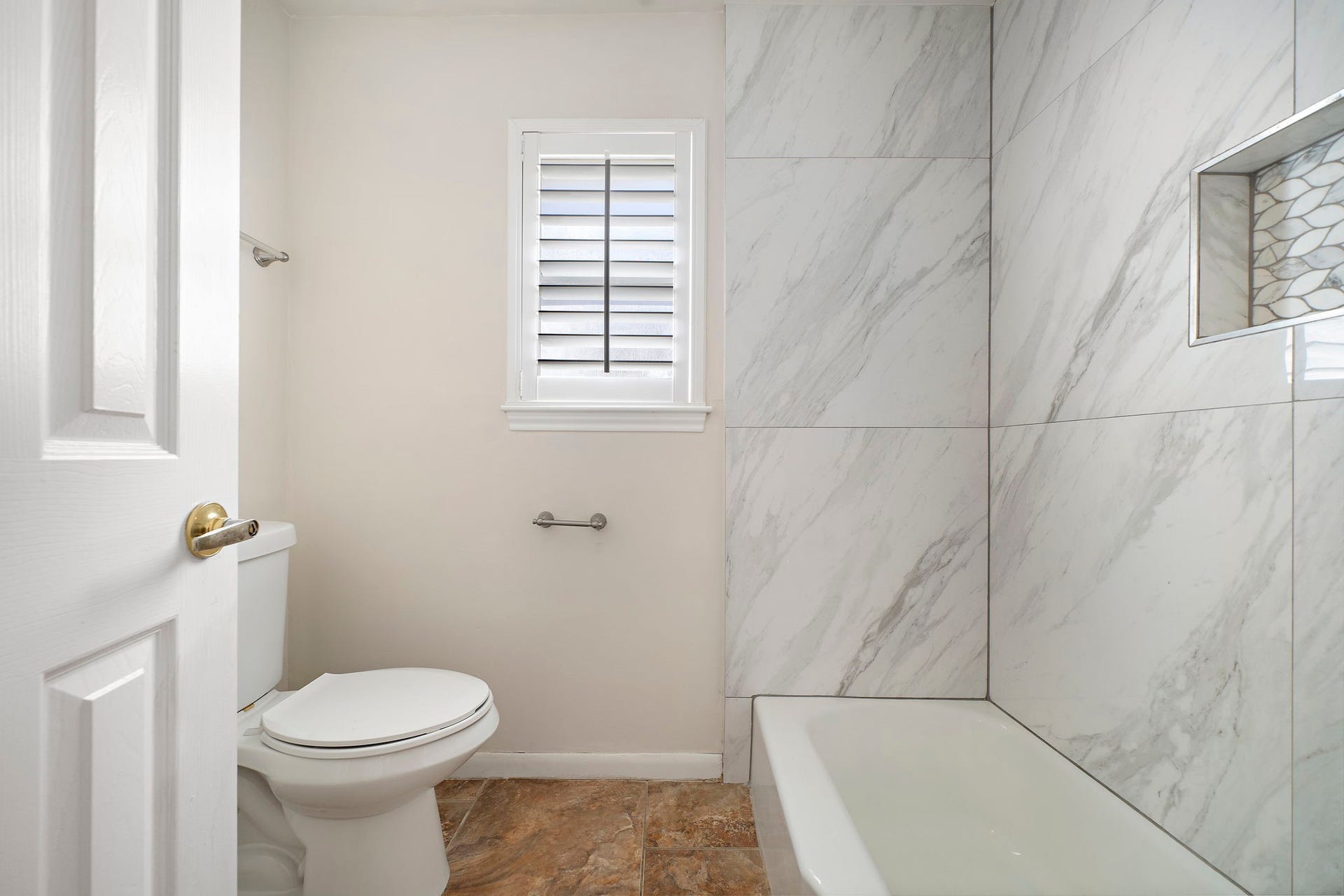 7710 Antoine Drive, Houston, TX 77088 Remodeled shower