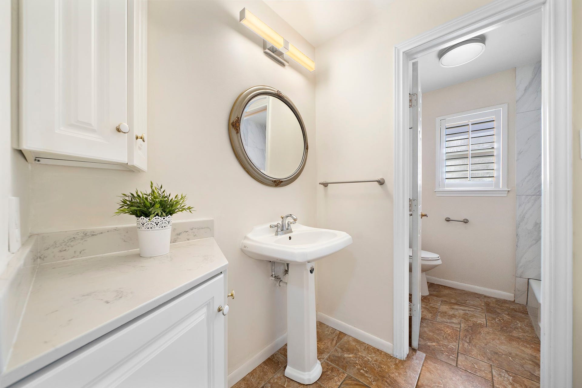 7710 Antoine Drive, Houston, TX 77088 Bathroom