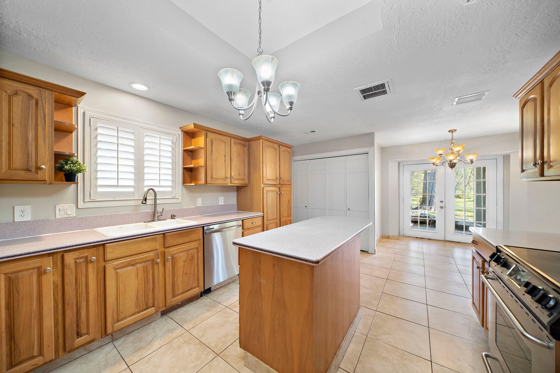 7710 Antoine Drive, Houston, TX 77088 7710 Antoine Drive, Houston, TX 77088