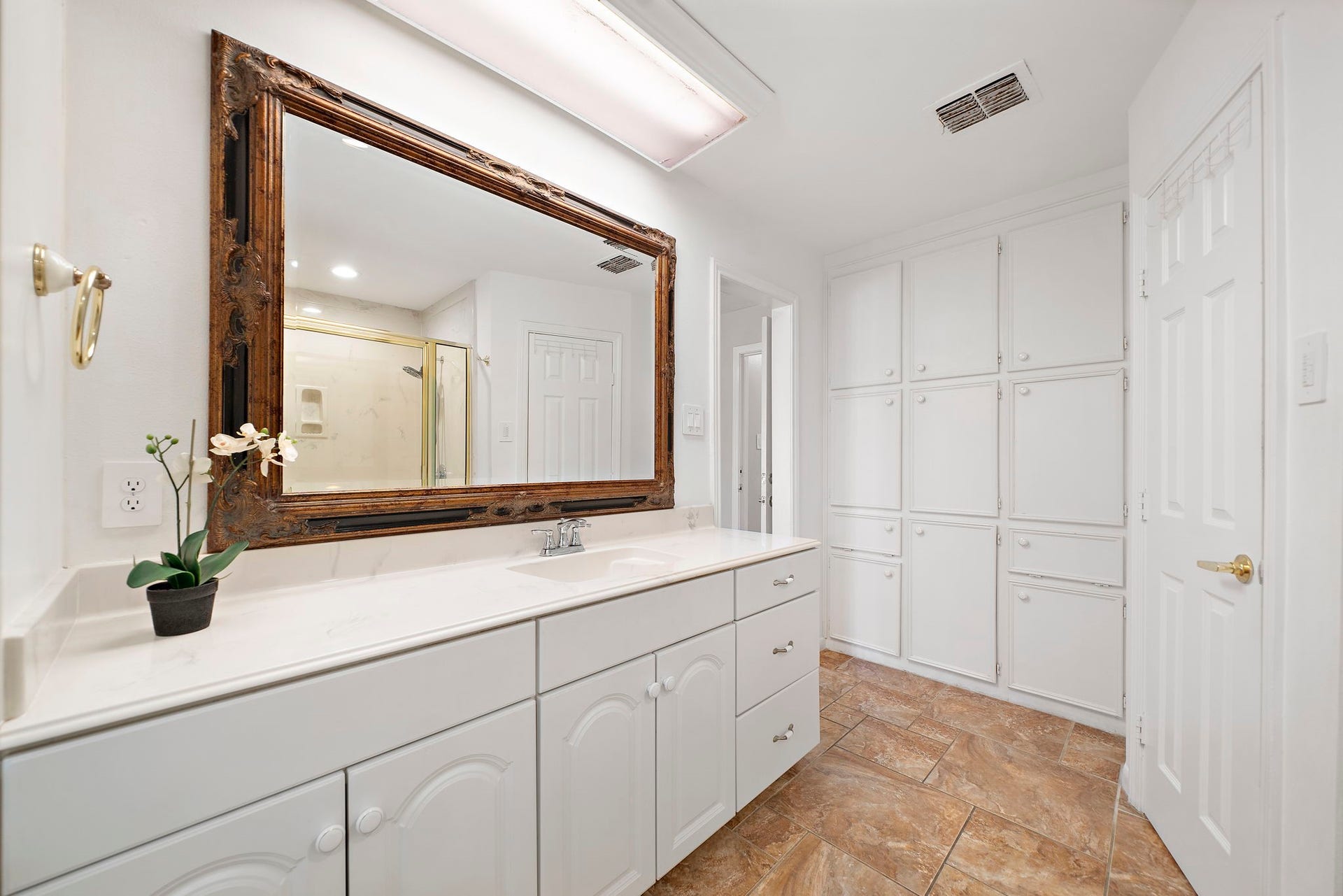 7710 Antoine Drive, Houston, TX 77088 Lots of storage in the primary bathroom