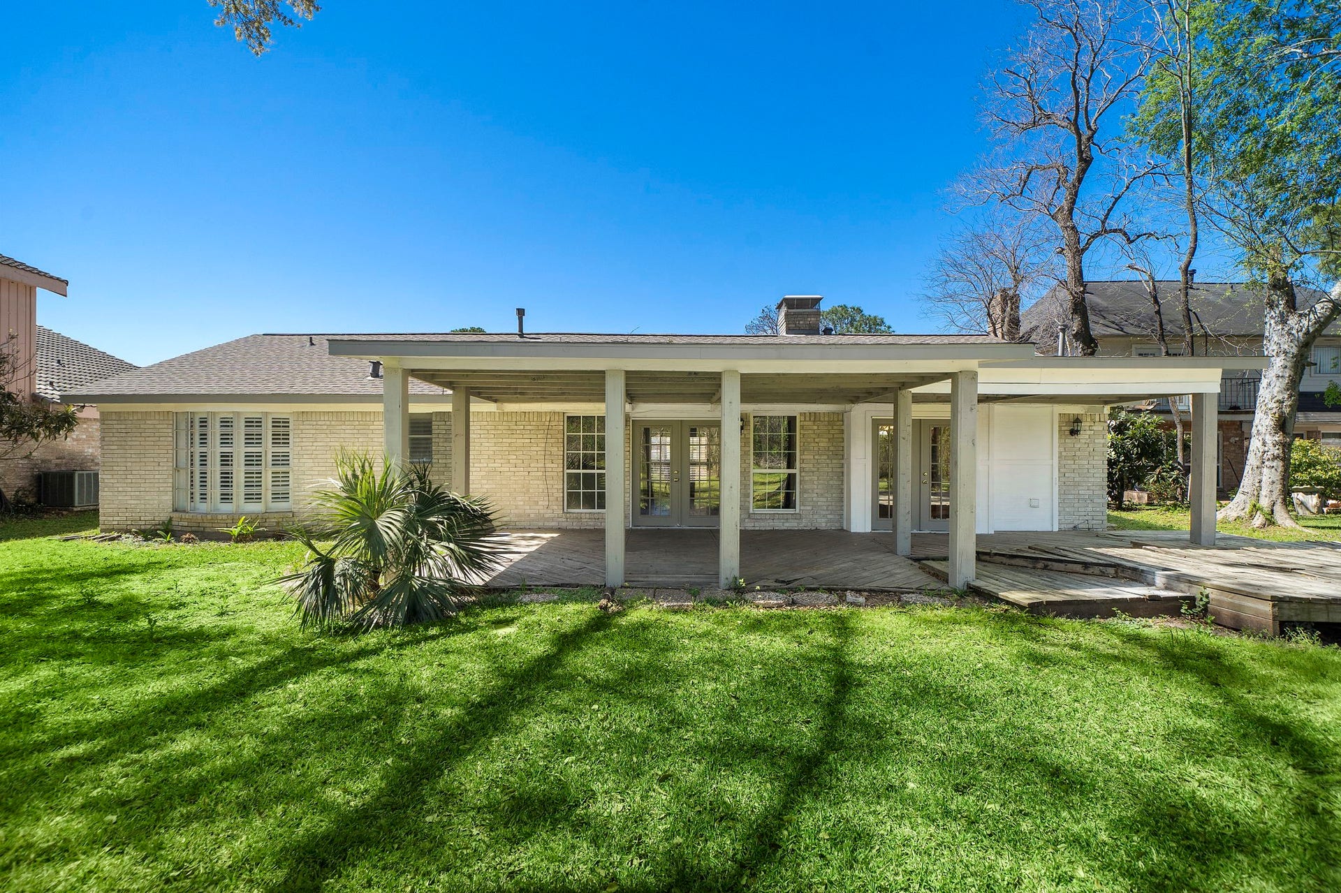 7710 Antoine Drive, Houston, TX 77088 Extensive backyard for family and family events