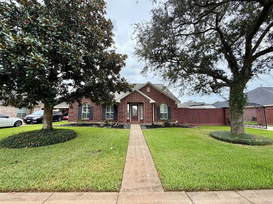 Property photo for 2119 Meadows Boulevard, League City, TX