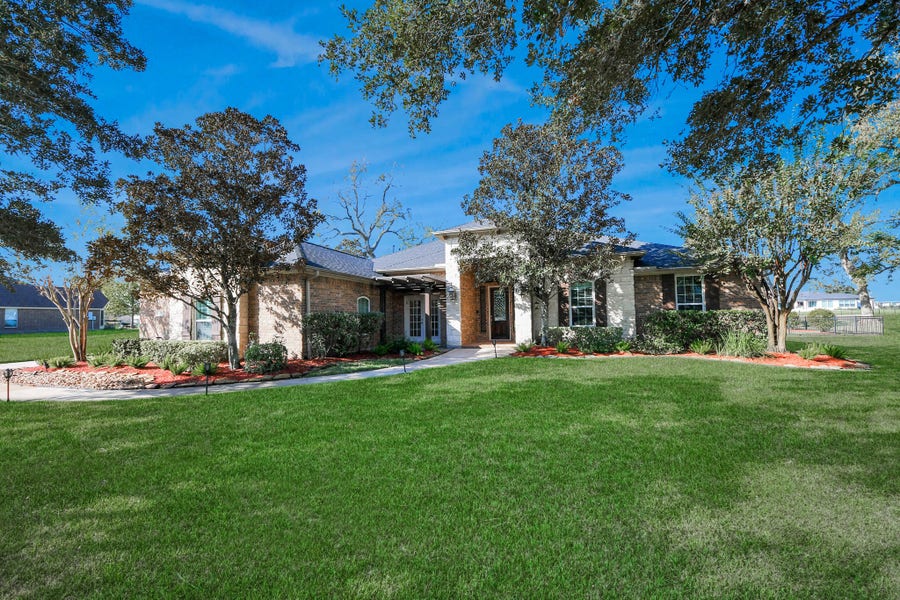 Property photo for 3511 River Bend Drive, Rosenberg, TX