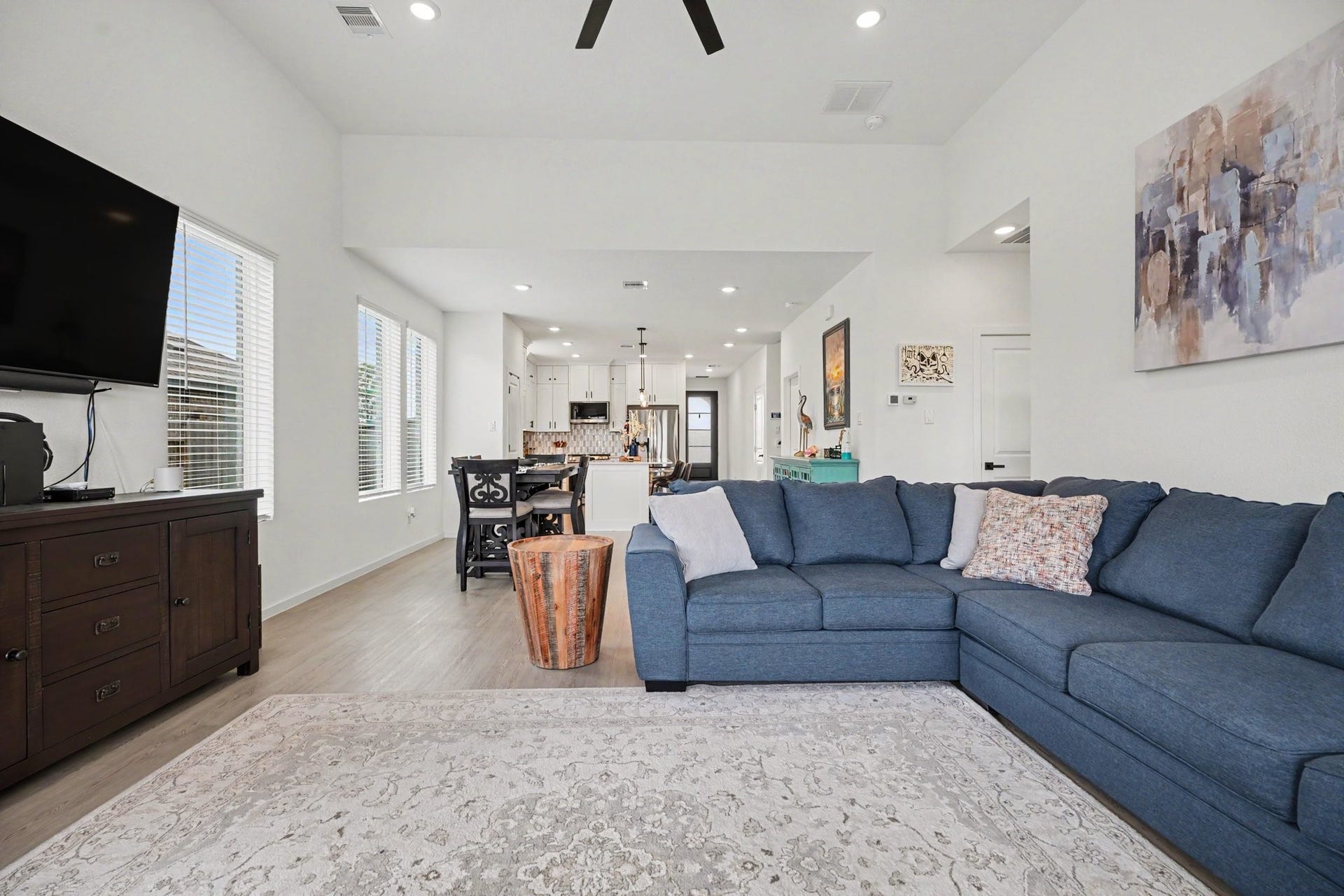 13716 Windward Mist Drive, La Marque, TX 77568 Living area offers plenty of space for seating arrangements while maintaining an open flow to the kitchen and dining areas.
