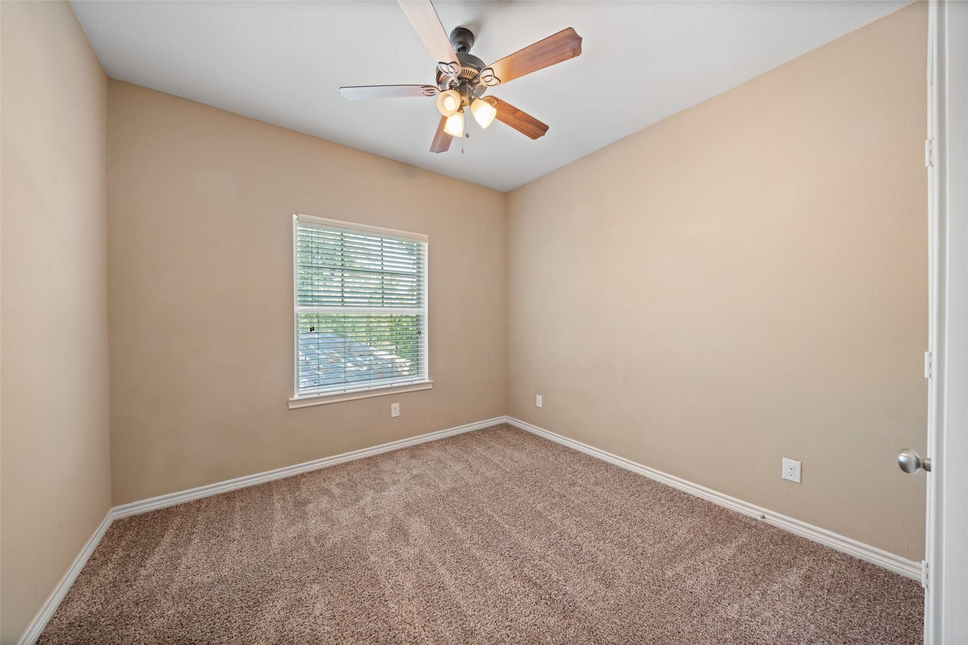 Second bedroom.