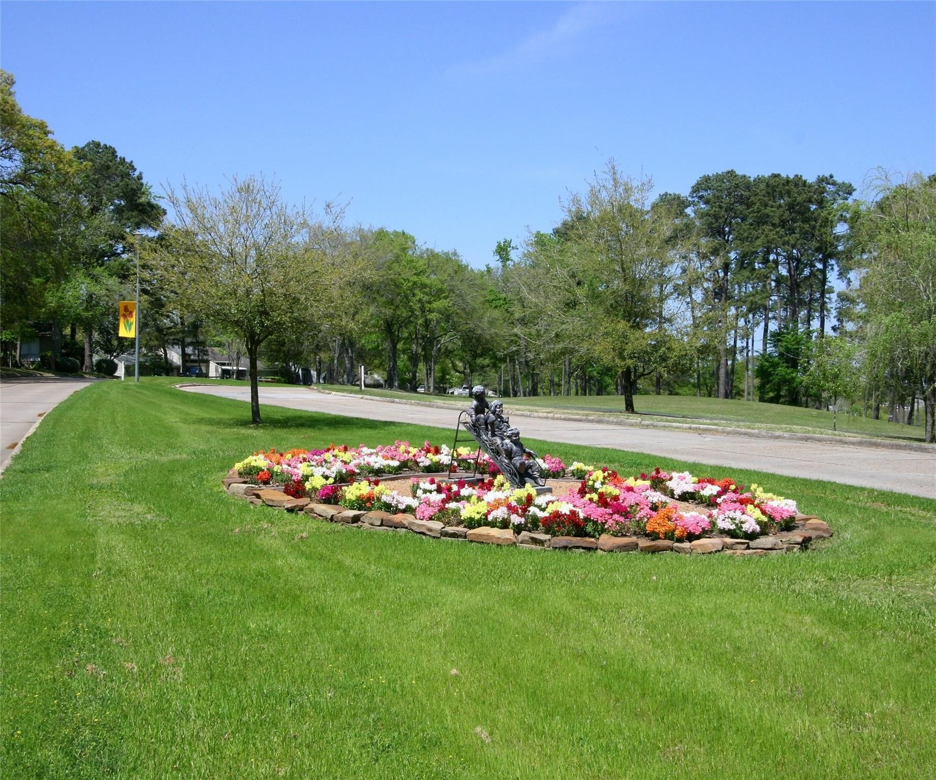 Main Blvd coming up into April Sound.