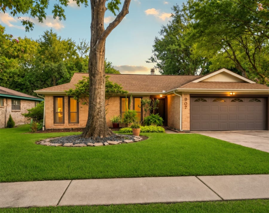 Property photo for 907 Redway Lane, Houston, TX
