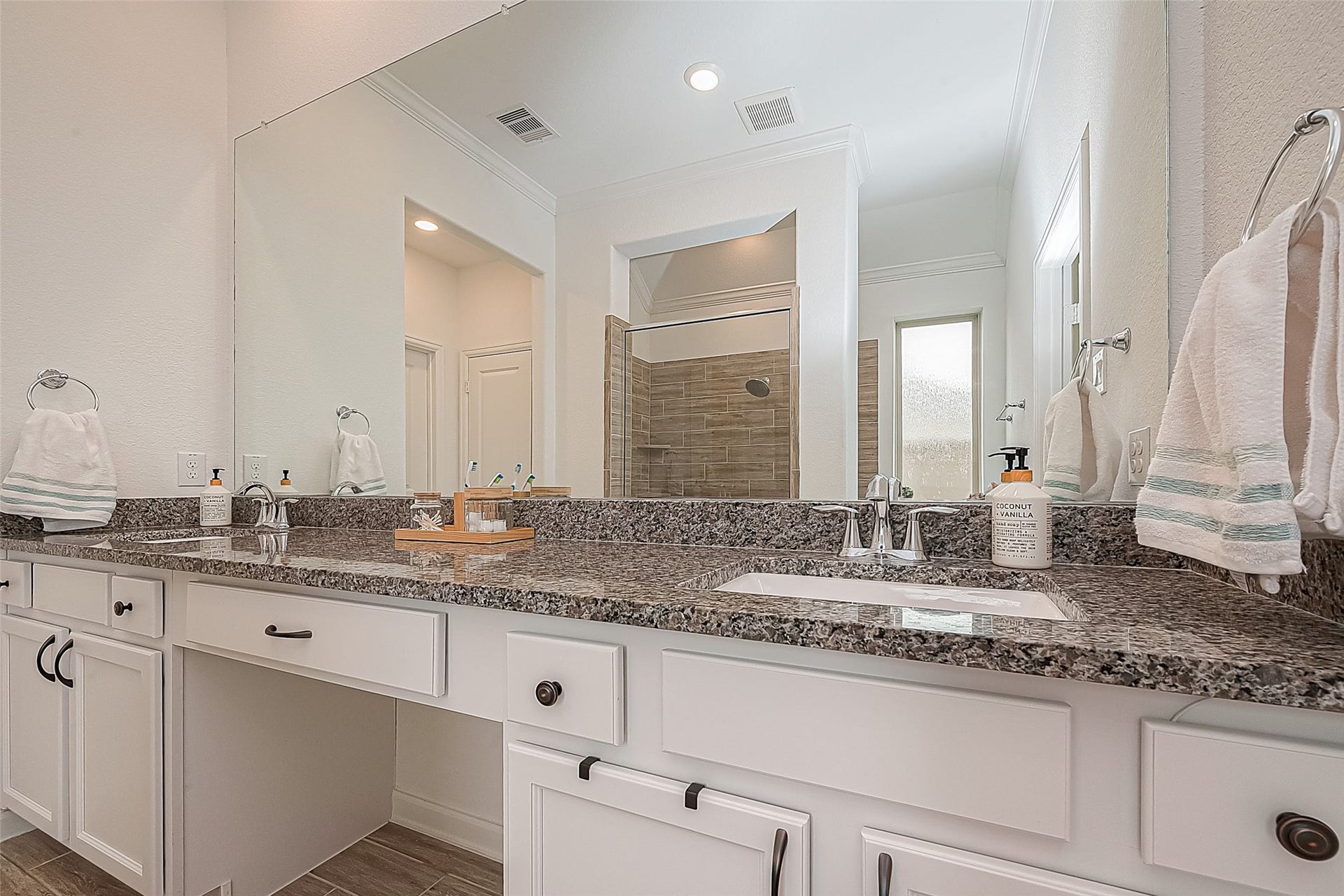 4417 Camden Lake Lane, Rosharon, TX 77583 4417 Camden Lake Lane, Rosharon, TX 77583