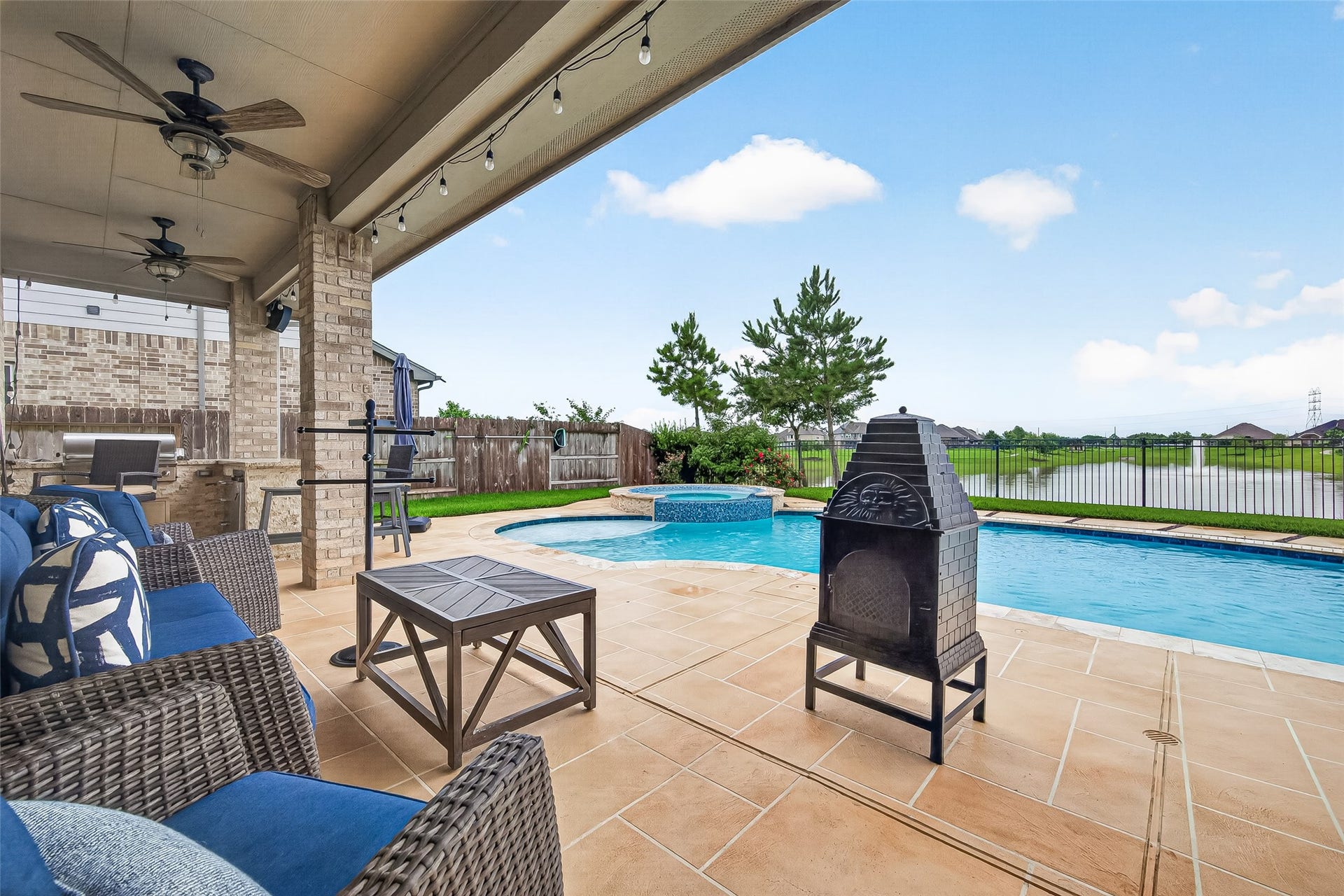 4417 Camden Lake Lane, Rosharon, TX 77583 4417 Camden Lake Lane, Rosharon, TX 77583