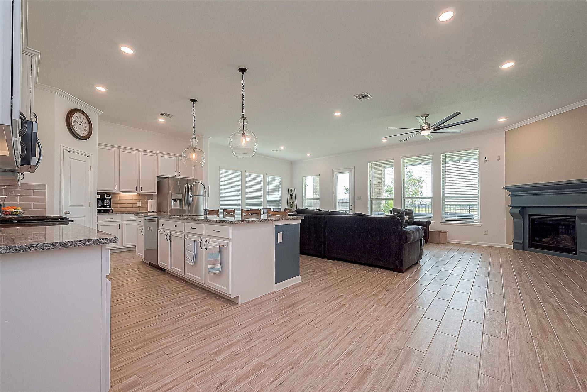 4417 Camden Lake Lane, Rosharon, TX 77583 4417 Camden Lake Lane, Rosharon, TX 77583