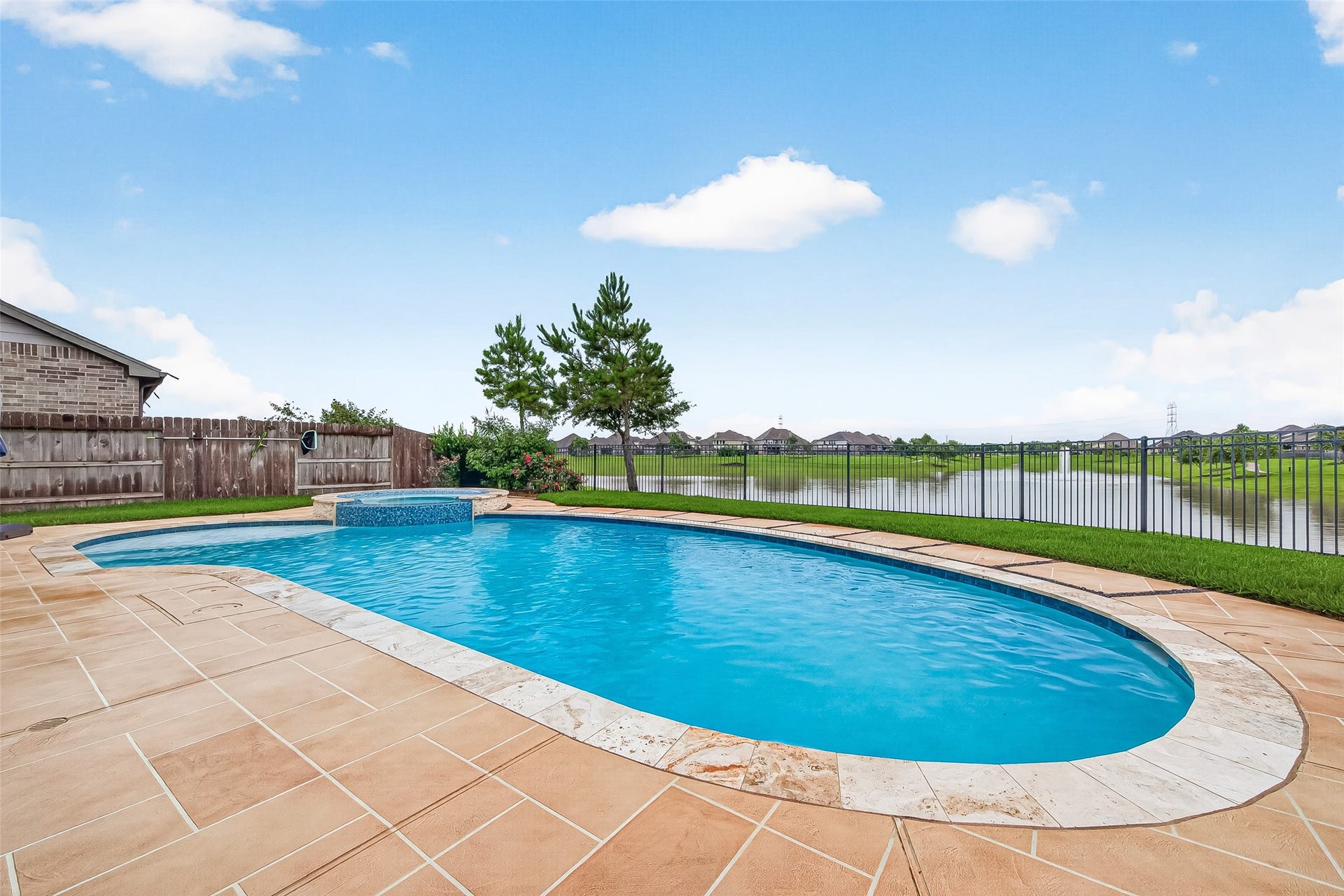 4417 Camden Lake Lane, Rosharon, TX 77583 4417 Camden Lake Lane, Rosharon, TX 77583