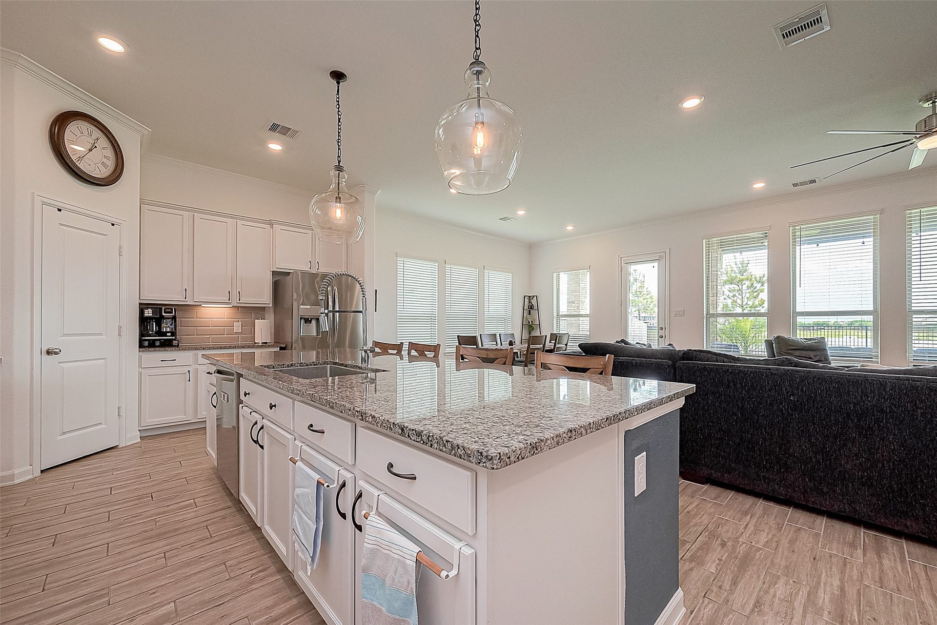 4417 Camden Lake Lane, Rosharon, TX 77583 4417 Camden Lake Lane, Rosharon, TX 77583