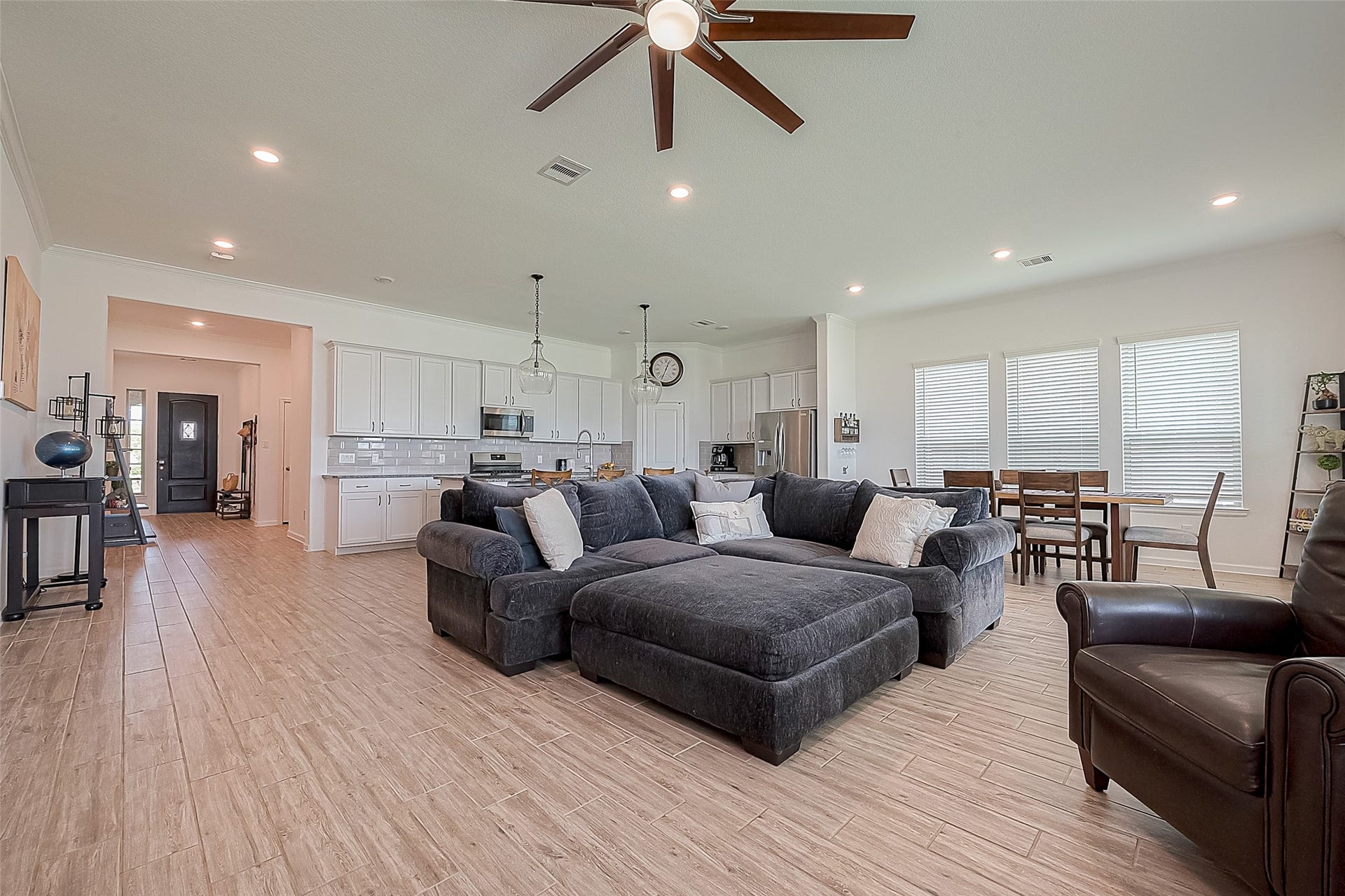 4417 Camden Lake Lane, Rosharon, TX 77583 4417 Camden Lake Lane, Rosharon, TX 77583