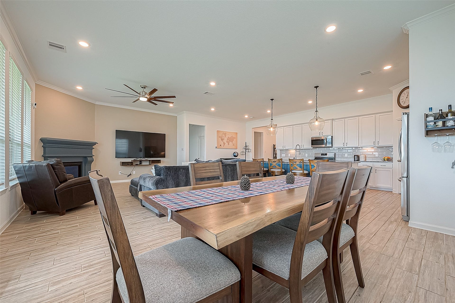 4417 Camden Lake Lane, Rosharon, TX 77583 4417 Camden Lake Lane, Rosharon, TX 77583