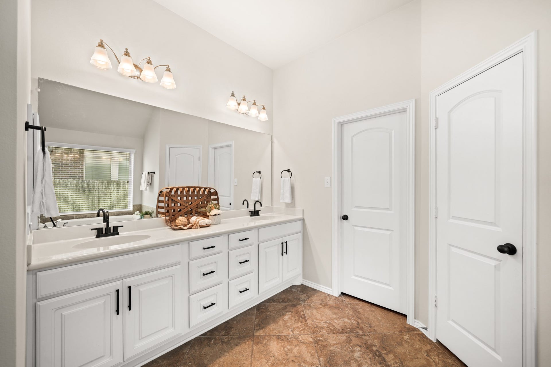 2634 Night Song Drive, Pearland, TX 77584 Primary bathroom with dual sinks, soaking tub, separate shower, and large walk-in closet