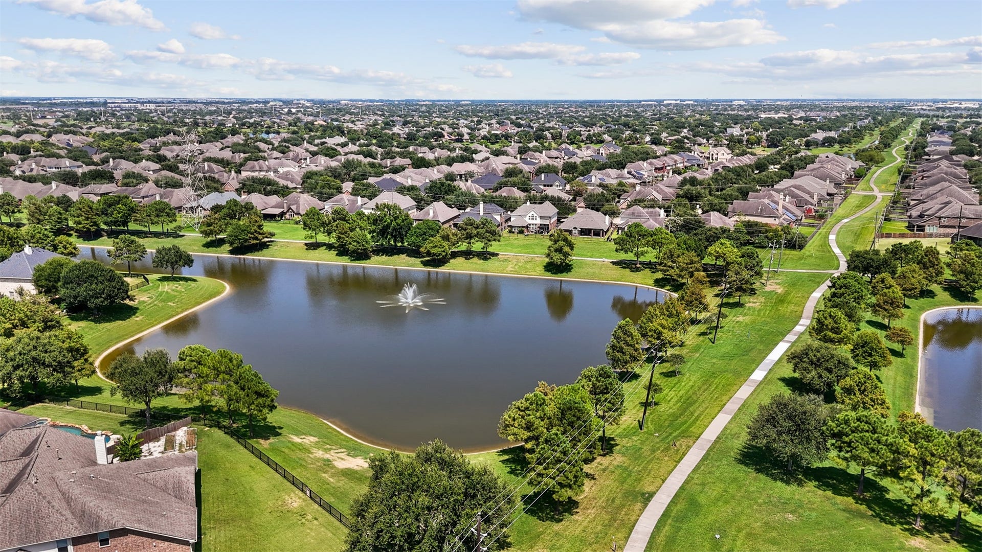 2634 Night Song Drive, Pearland, TX 77584 Exceptional location backing to green space and picturesque lakes, providing privacy with beautiful views.