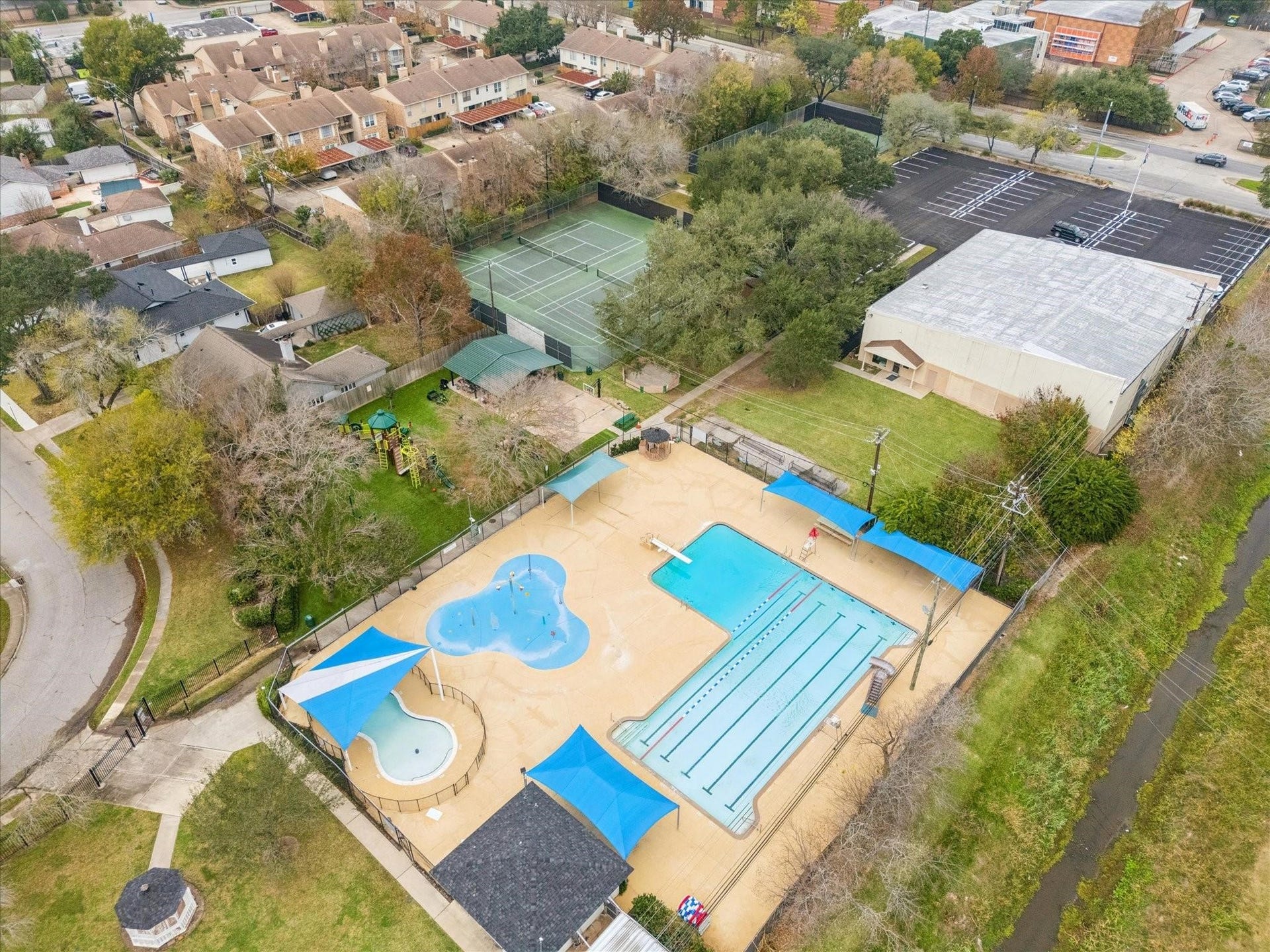 The Walnut Bend Rec Center offers a variety of amenities for residents, including a family pool, pavilion, park, a gymnasium with a basketball court, tennis and pickleball courts, and a playground.
