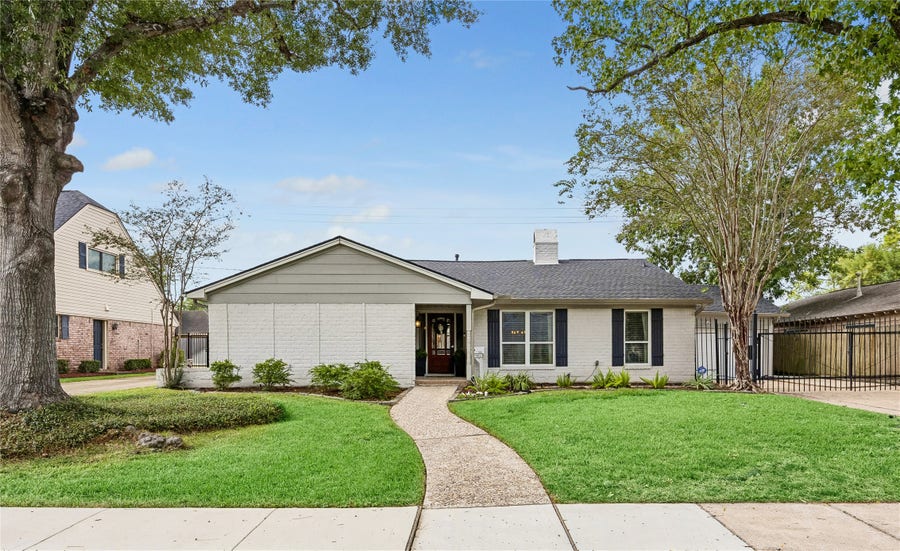 Property photo for 906 Walnut Bend Lane, Houston, TX