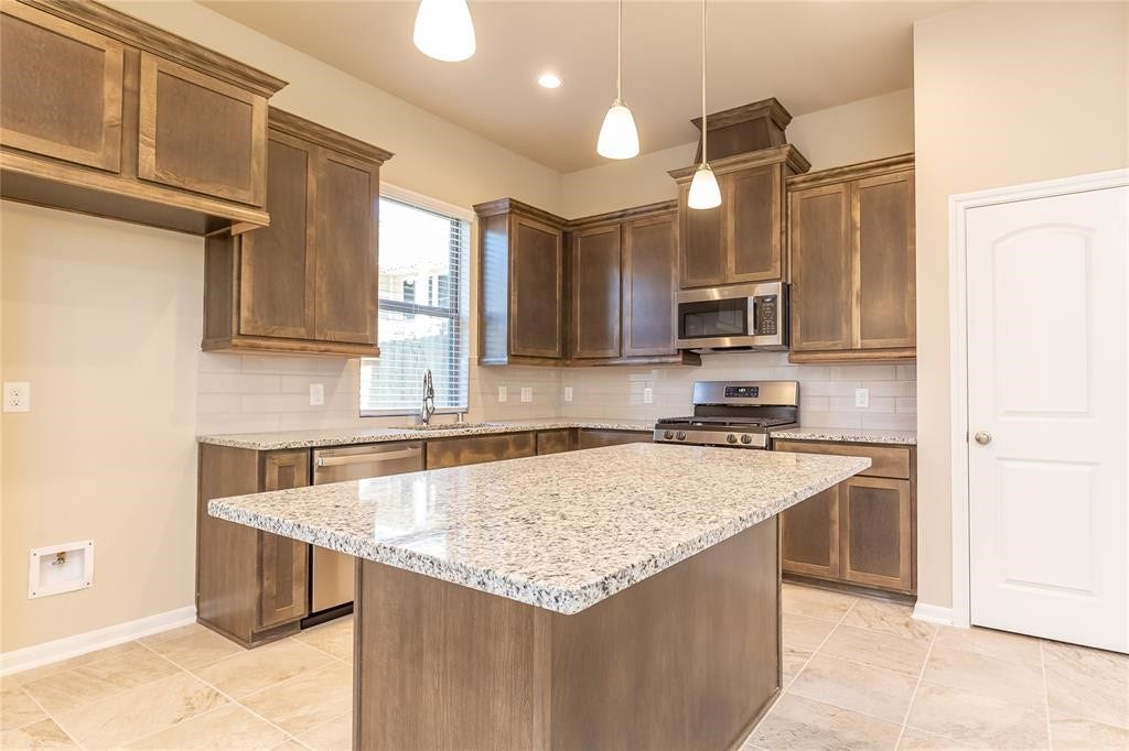 5546 Sallow Bay Lane, Fulshear, TX 77441